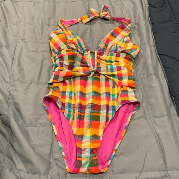 Into the Bleu plaid one piece. Size 6 - Picture 3 of 6